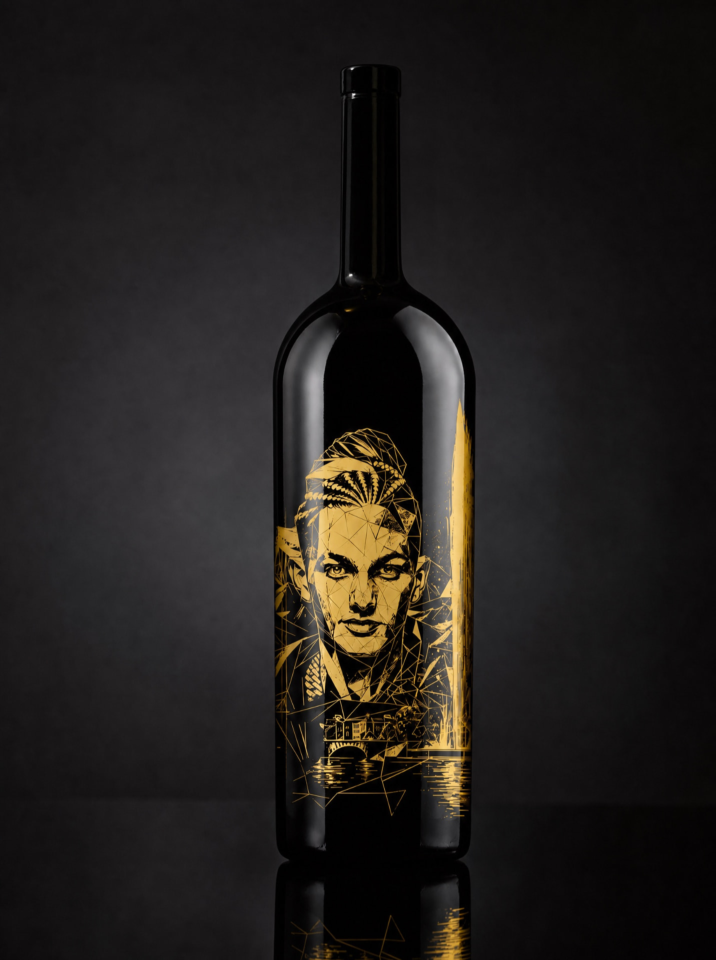 Bouteille de la cuvée rouge sur fond noir